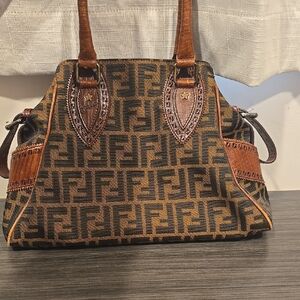 Fendi With COA Shoulder Bag